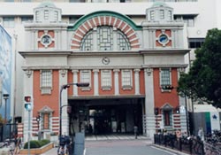 大阪工業大学の正門