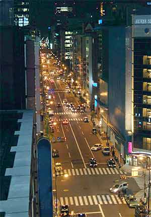生活道路の交差点部の照明灯の写真
