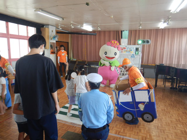 4・5歳児は横断歩道を安全にわたる練習