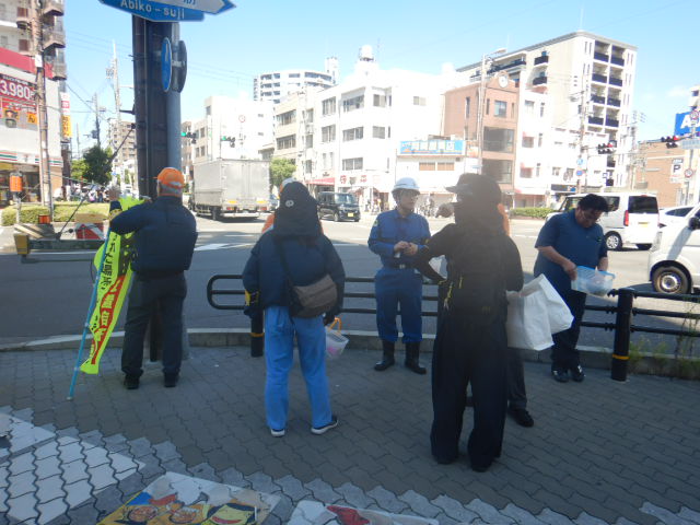 昭和町駅周辺の交差点で啓発活動の準備