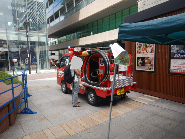 イベント会場にミニ消防車を展示