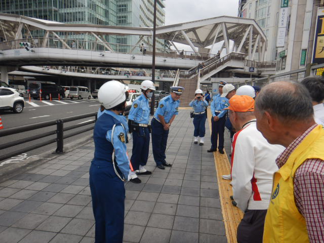 天王寺駅前でおこなったドライバー交通安全街頭キャンペーン