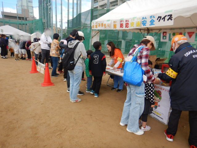 区役所のブースには行列ができるほど盛況