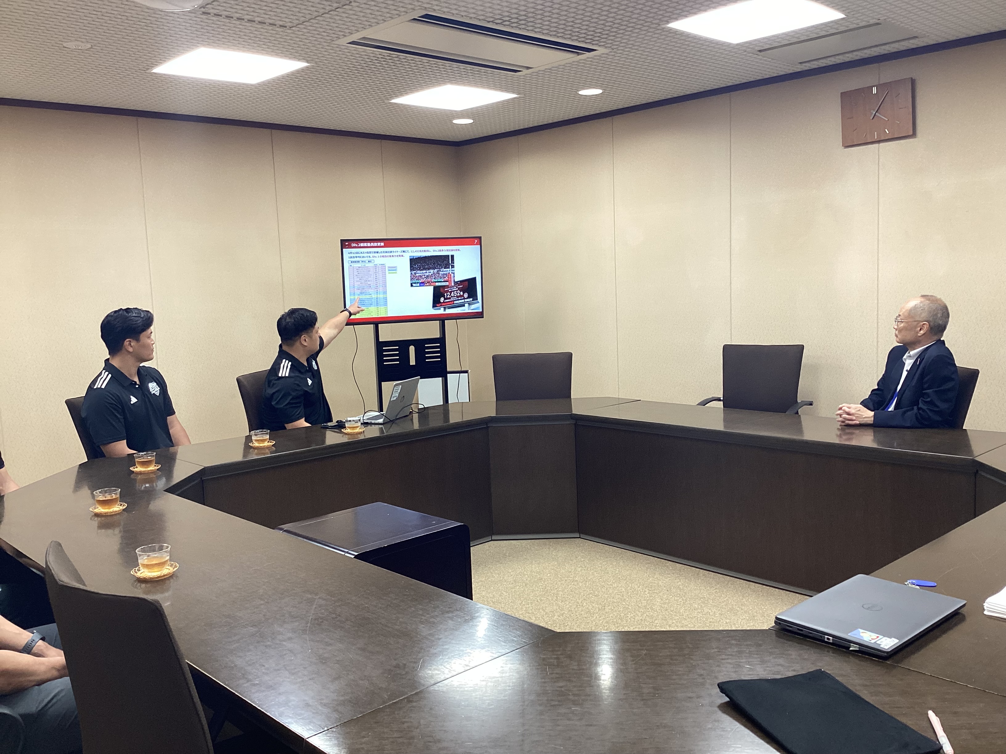 活動報告の様子