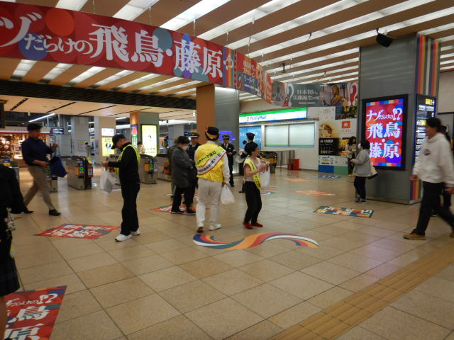 阿倍野区住みます芸人ビコーンも街頭啓発に参加