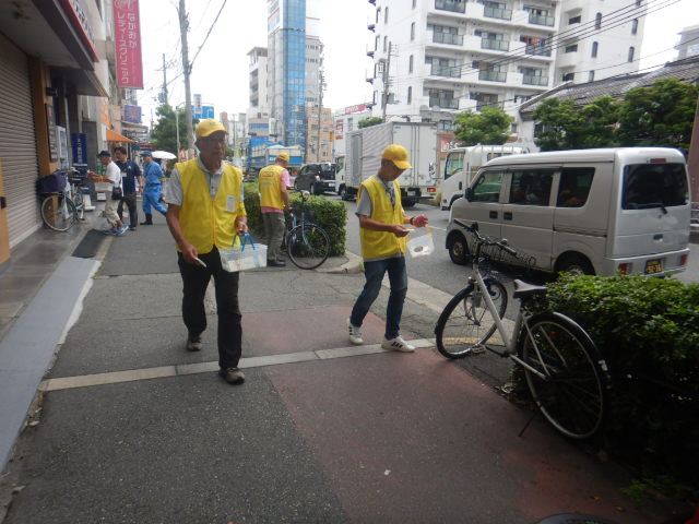 昭和町駅周辺で放置自転車啓発をおこなうサイクルサポーター