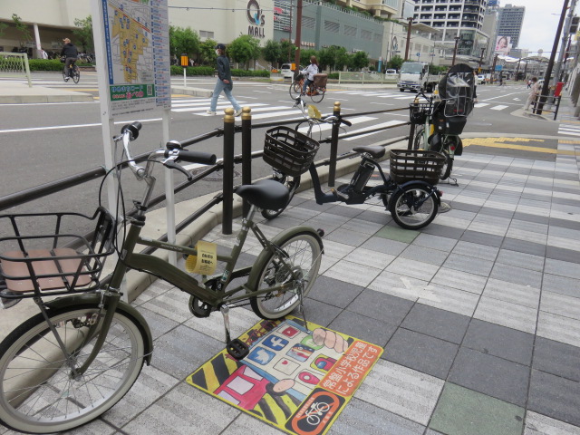 阿倍野筋の歩道に放置自転車