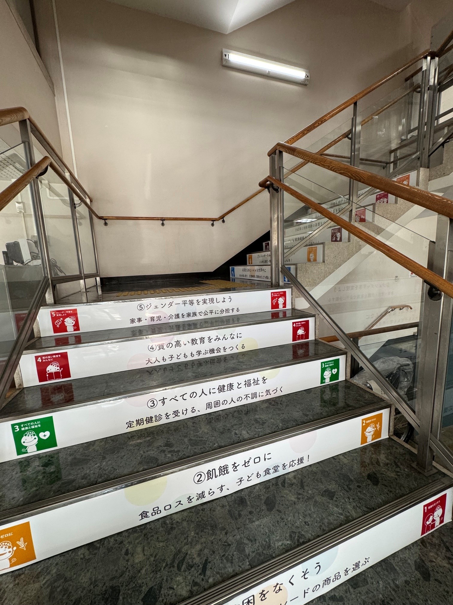 1階から2階への階段の様子（その1）