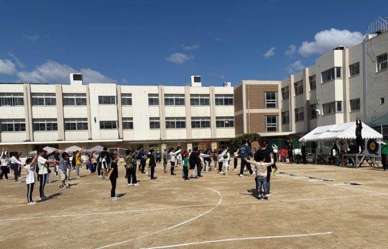 グラウンドに参加者大集合の様子