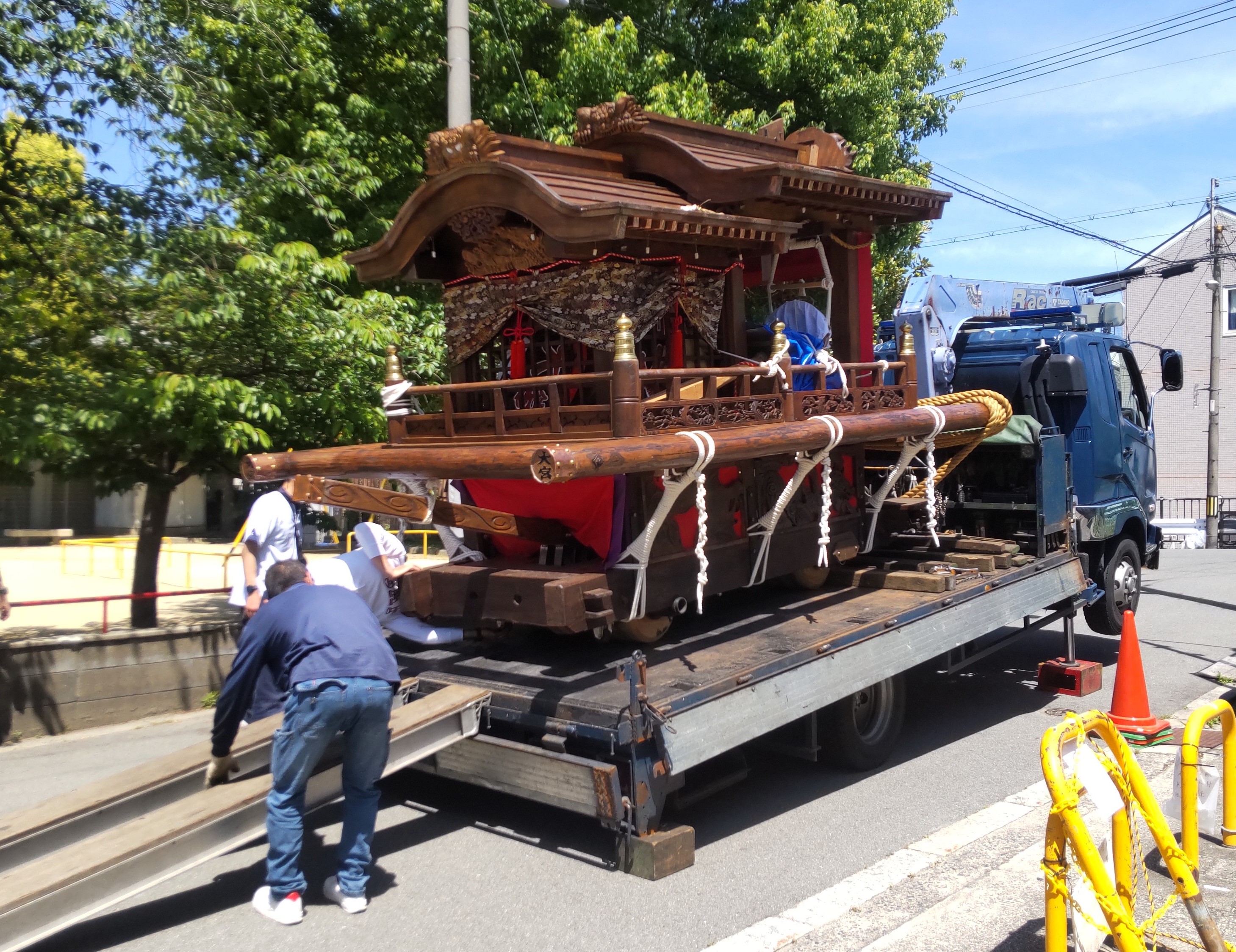 だんじりの積み込み風景