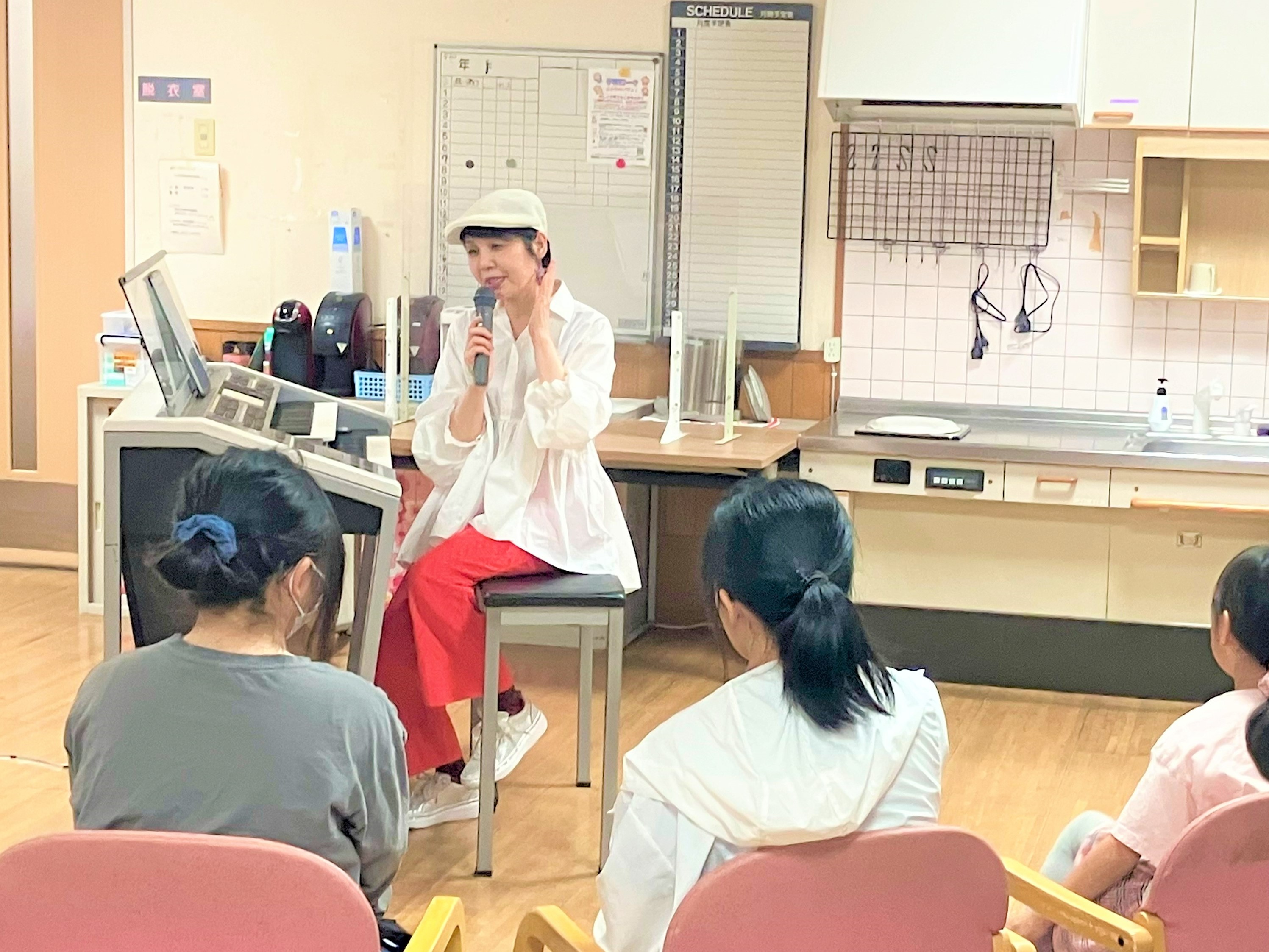 演奏者という職業についてお話をする広原先生