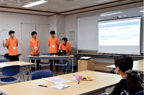 第一部「大学生に聞いてみよう！」の様子