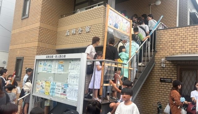 高殿会館は人でいっぱい