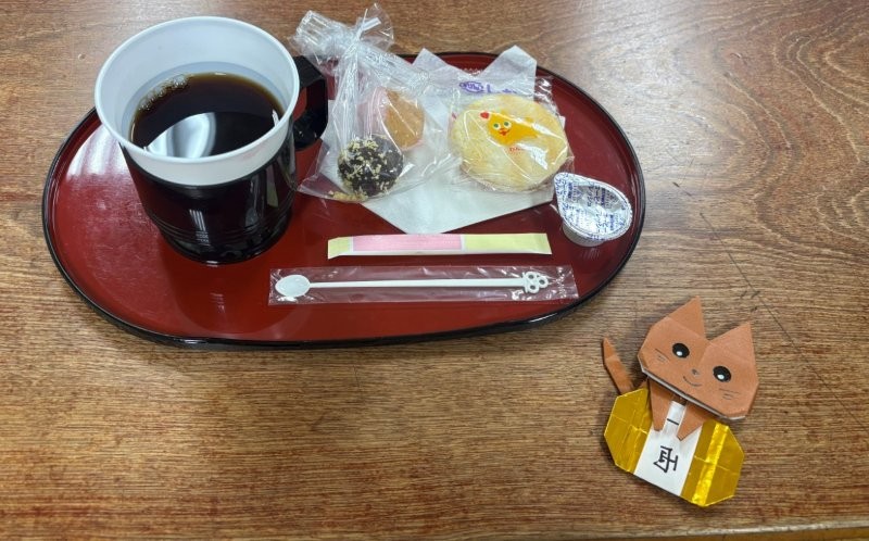 コーヒーとお菓子と折り紙