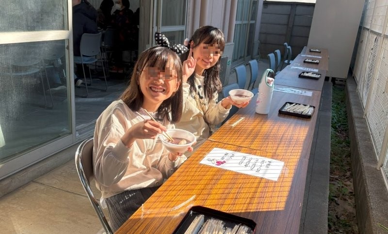 今年は会場外にも机を設置しました。