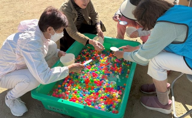 スーパーボールすくいの様子