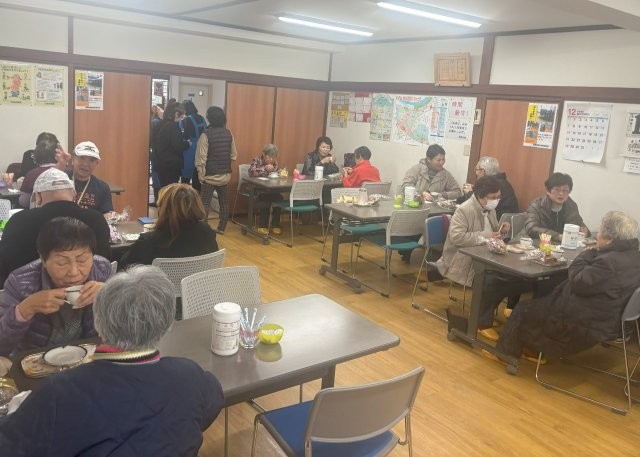 ふれあい喫茶はお客さんでいっぱい