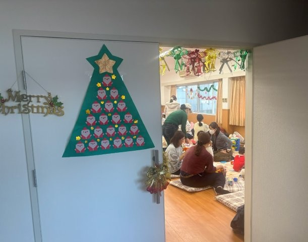 子育てサロンの入口も可愛く装飾されていました。