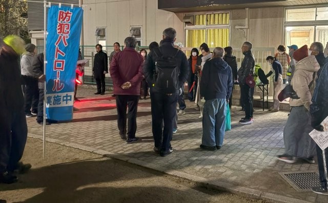 説明を聞く参加者の皆さん