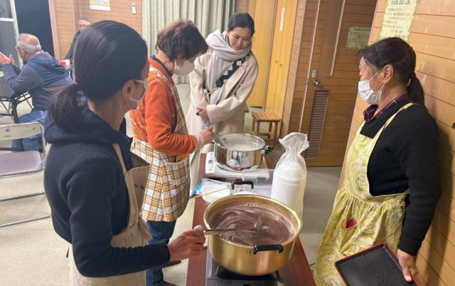 お鍋いっぱいのおぜんざい