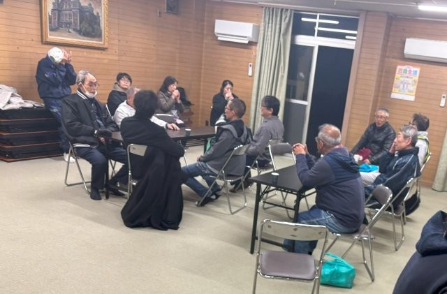 巡回後にくつろぐ参加者の皆さん