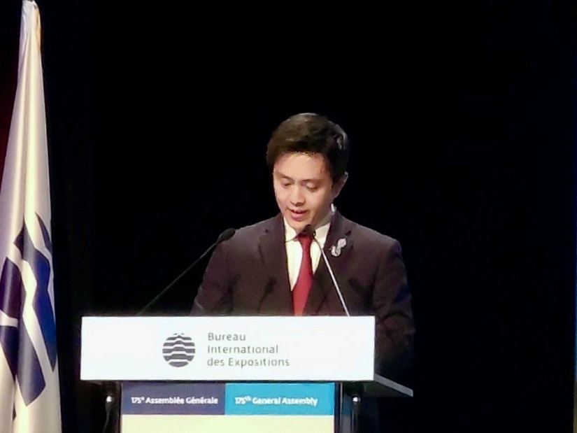 BIE総会での吉村知事のプレゼンの様子