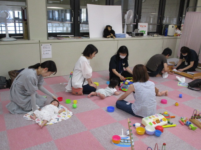 参加者が自由に遊んでいる写真