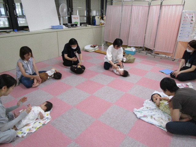 ふれあいあそびを紹介している写真