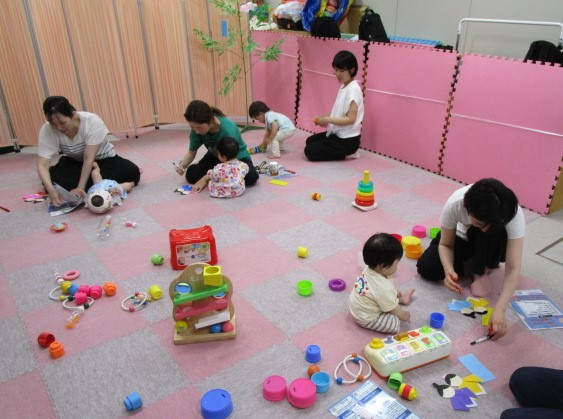 パンジーひろばで遊んでいる様子