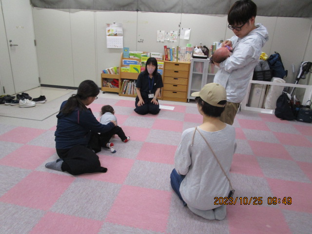 ふれあい遊びを紹介している写真