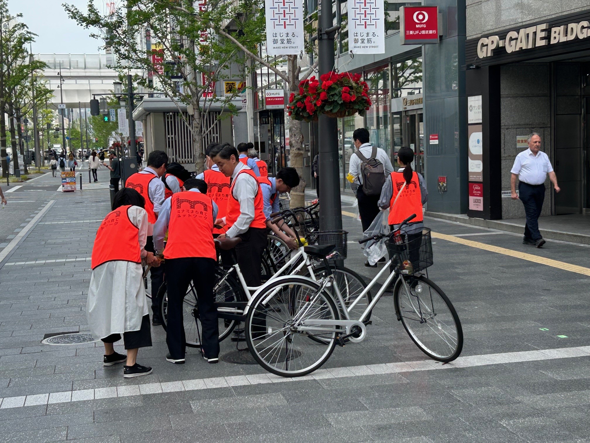 難波駅周辺ゆめまちロードOSAKAの活動の様子1