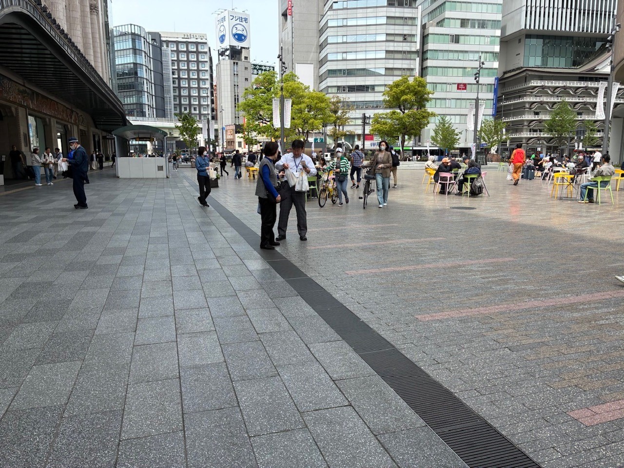 難波駅周辺ゆめまちロードOSAKAの活動の様子3