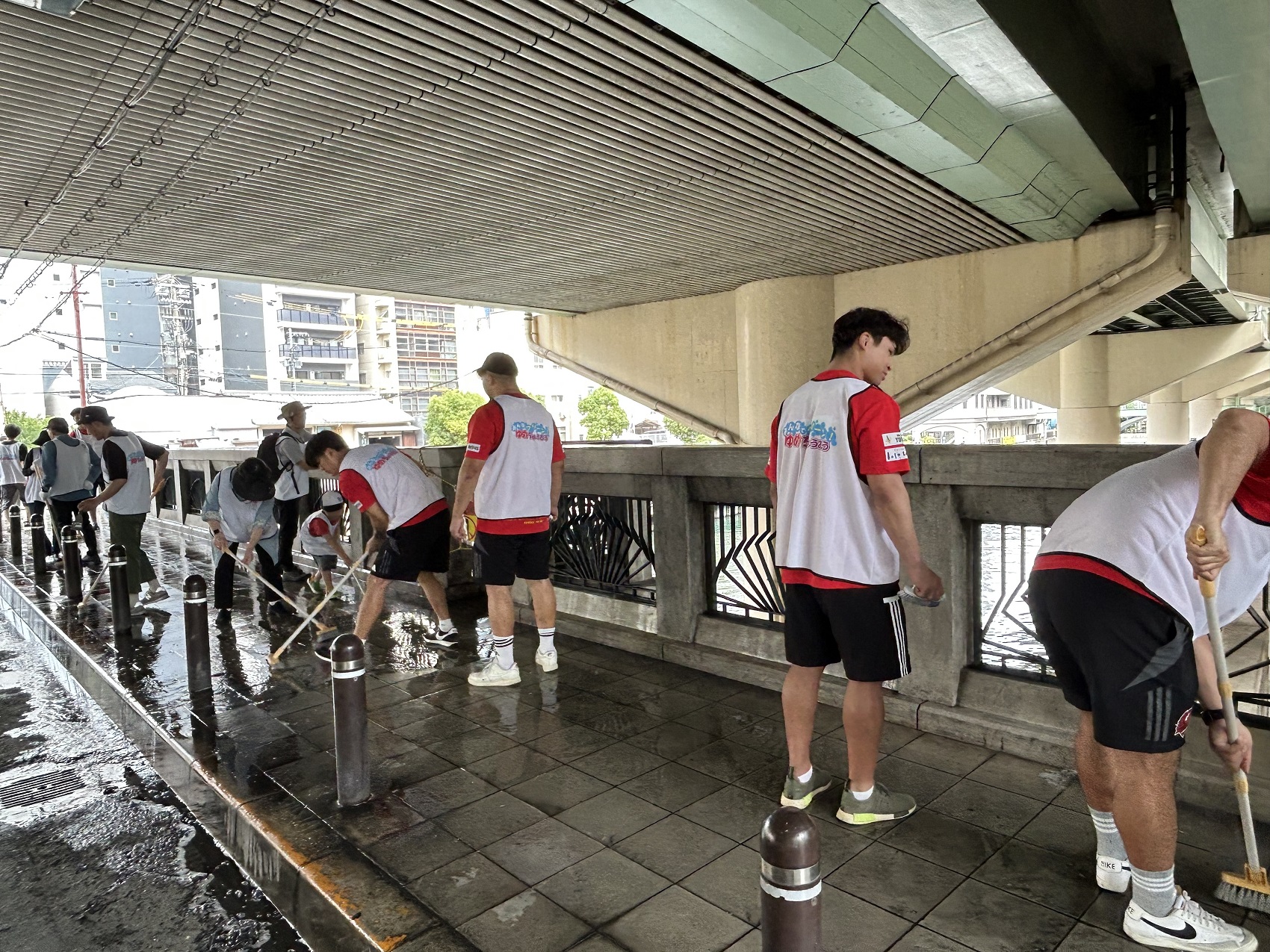 平野橋橋洗いの写真1