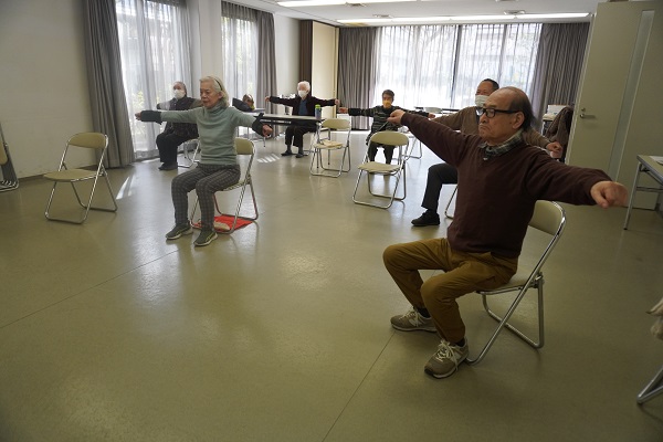 腕を横にあげる運動②