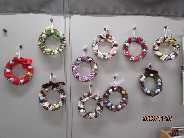 完成したクリスマスリース