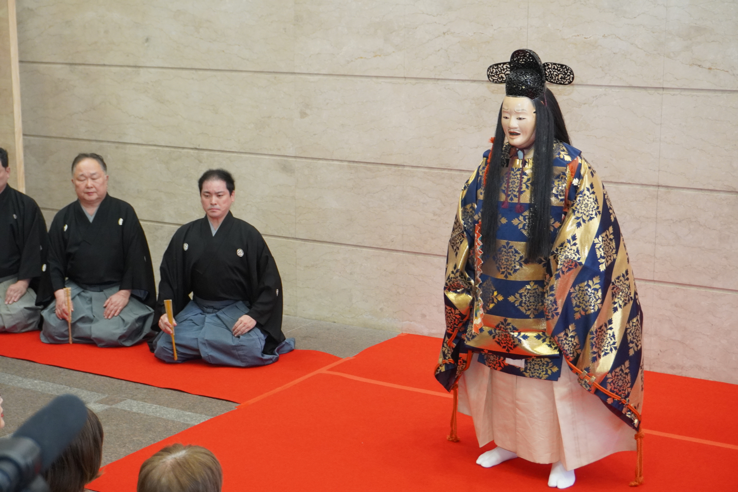 能の実演