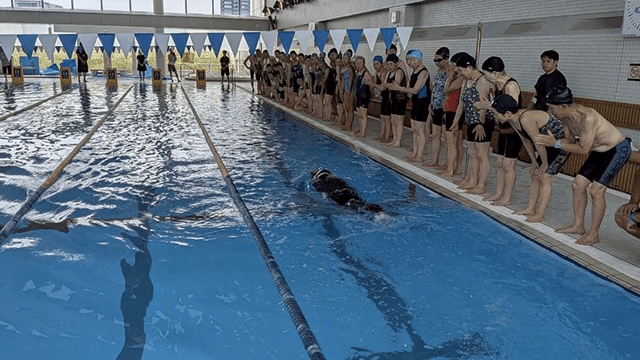 水中で運動して元気に！水中ウォーキング・エアロビクス 画像 2/6