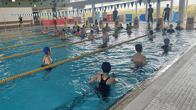 水中で運動して元気に！水中ウォーキング・エアロビクス 画像 3/6