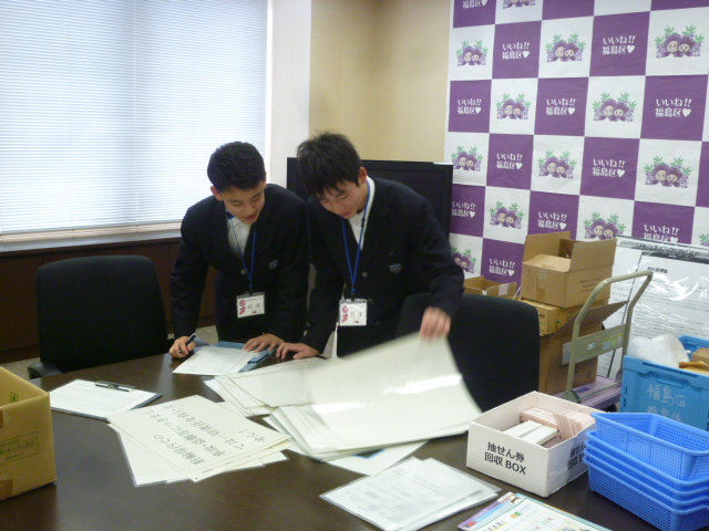 備品のチェックをする様子