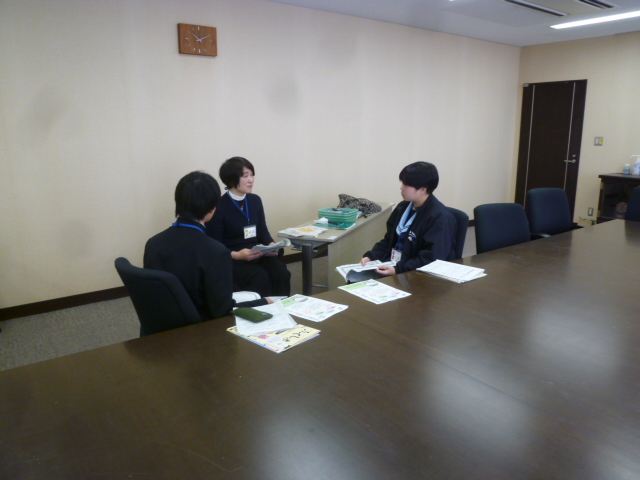 子ども自立アシスト事業の案を考えている様子