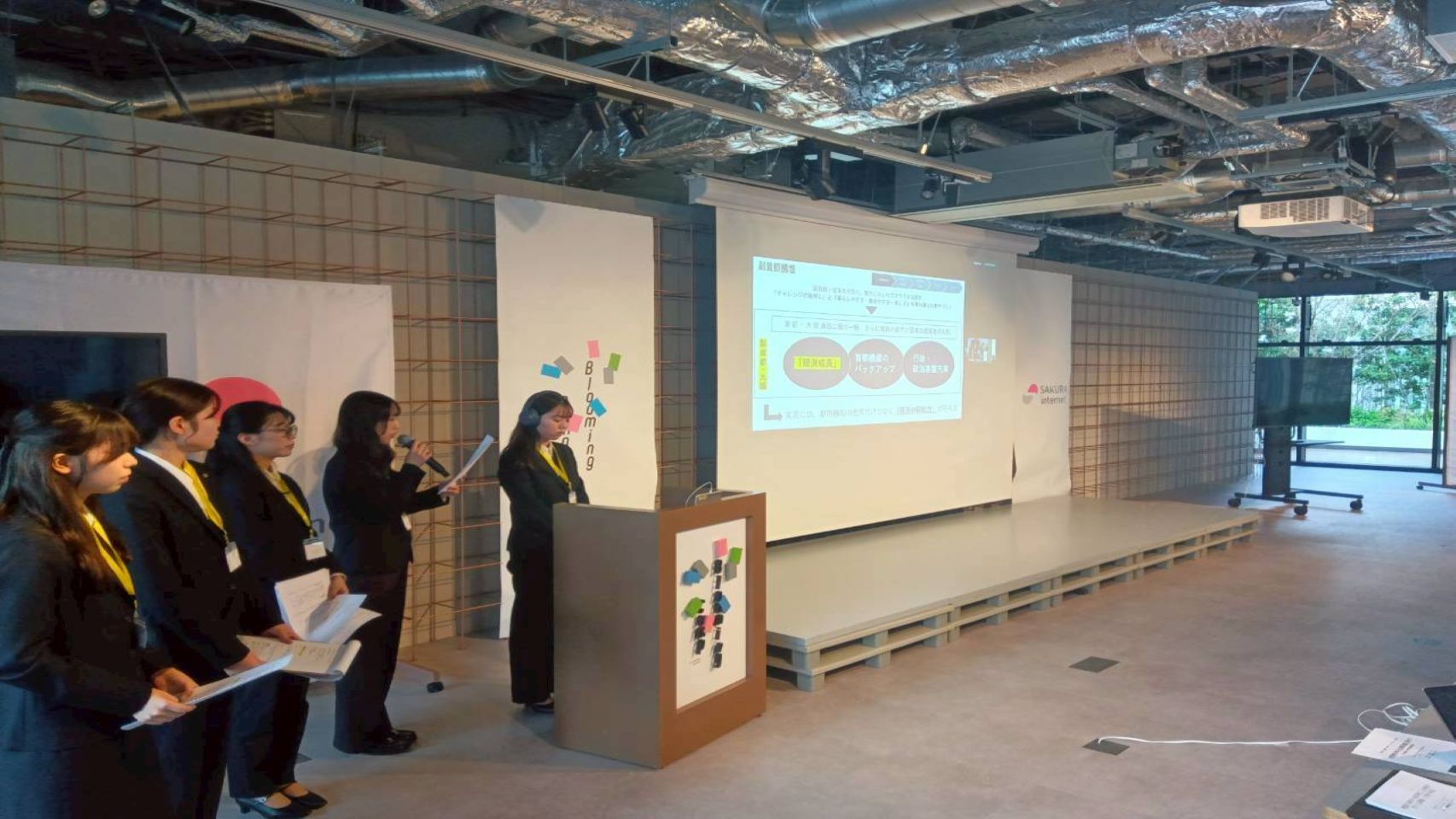 武庫川女子大学　平井ゼミの発表の様子