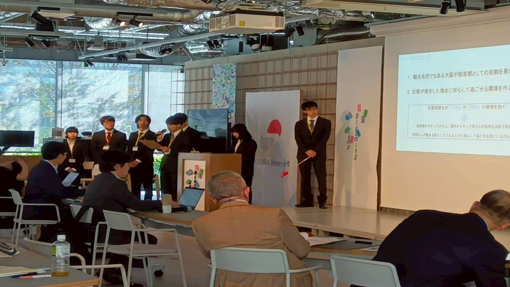 追手門学院大学　藤原ゼミBチームの発表の様子