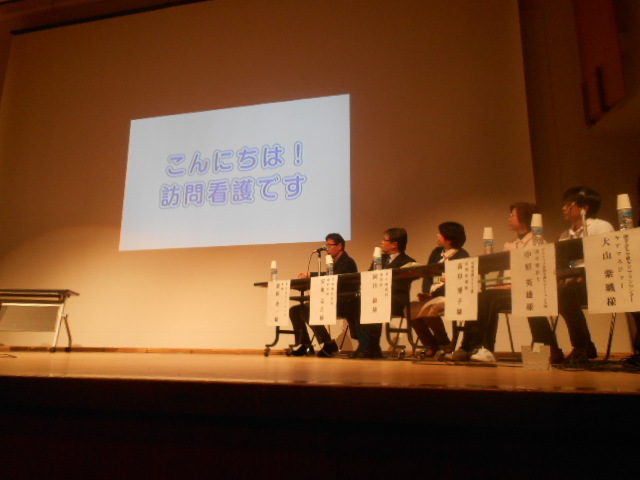 壇上の高岸訪問看護師の写真