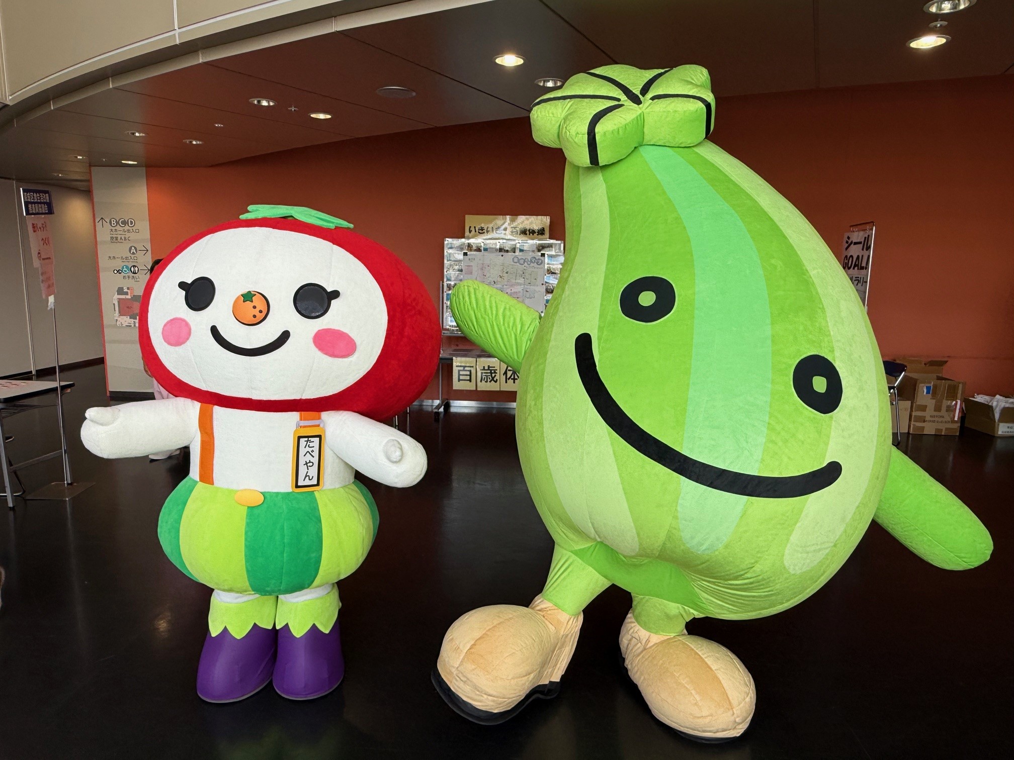 左たべやんと右うりちゃん