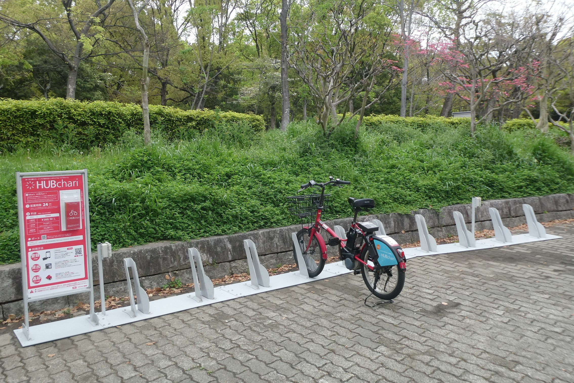 長居植物園正門前
