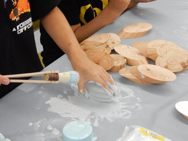 色付け作業の写真