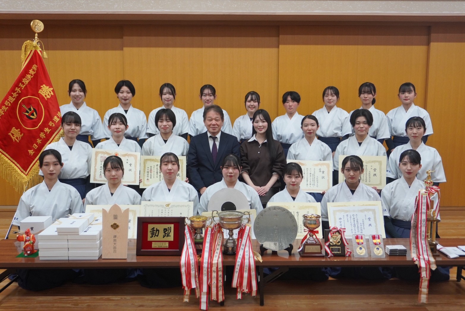 大阪経済大学弓道部集合写真