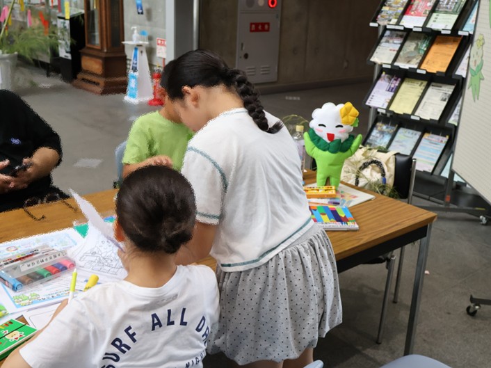 ひらちゃんぬり絵教室の様子