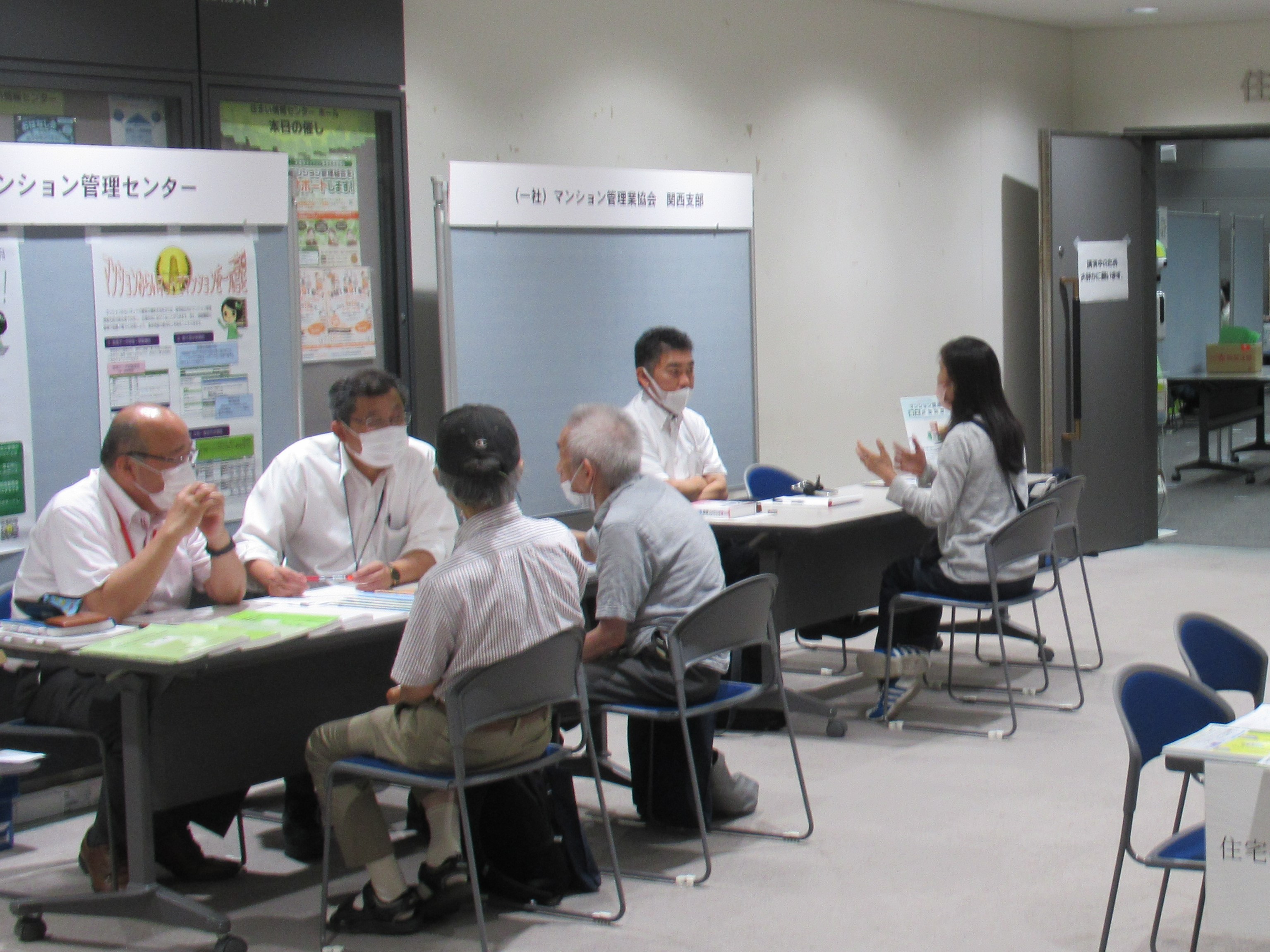 マンション管理に関する情報提供の様子