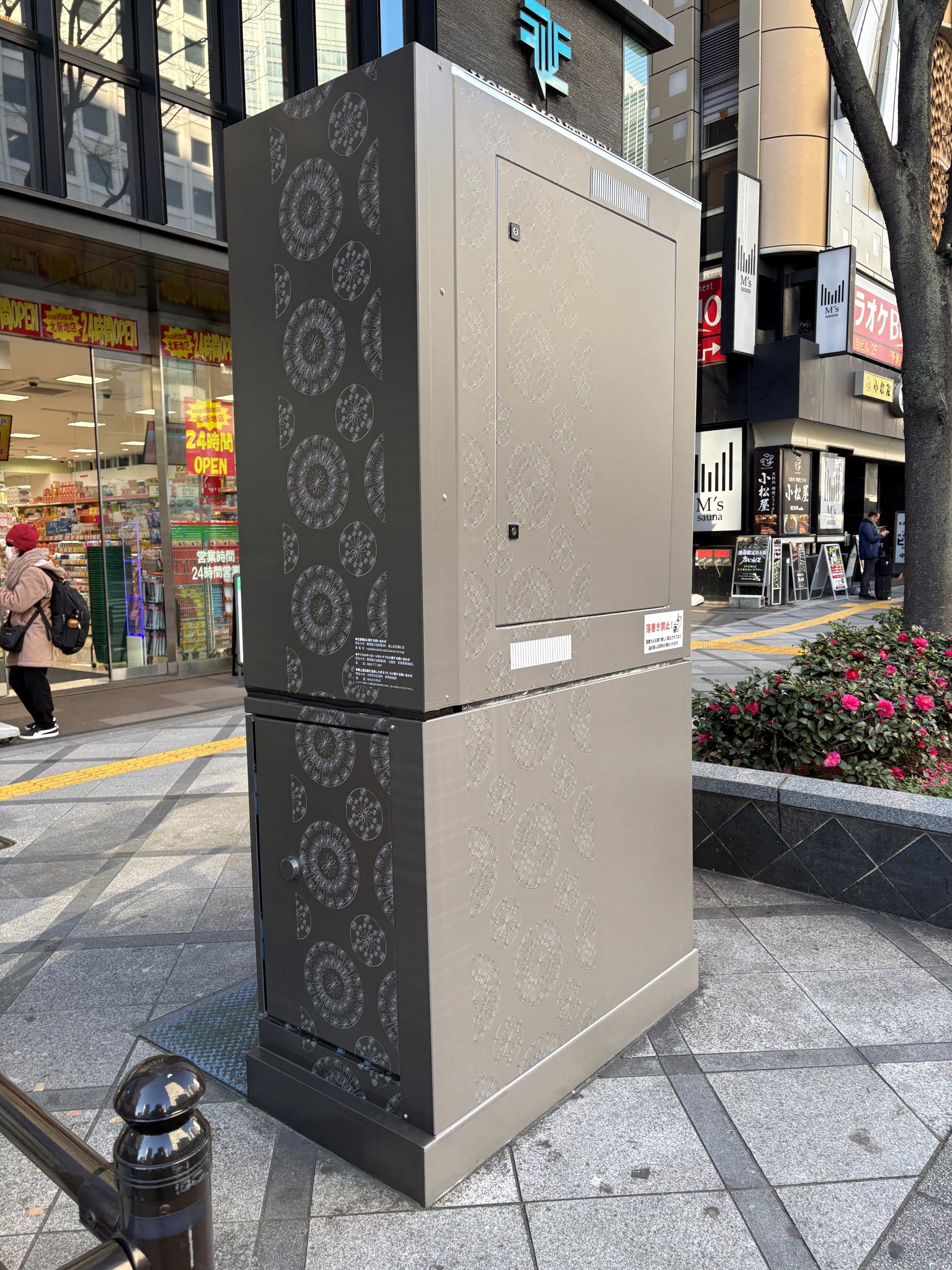 天満切子のデザインを採用したデジタルサイネージ